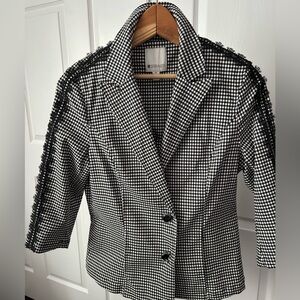 BLK/WHITE 3/4 SLEEVE BLAZER- nwot